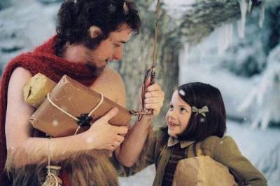 Lucy entre à Narnia